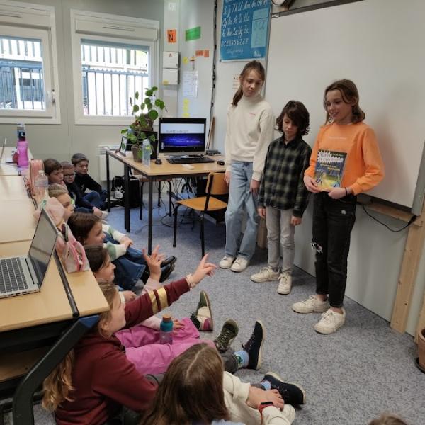 Voorleesweek Enkele kinderen van het 6de leerjaar kwamen een boek voorstellen aan het 5de leerjaar. Bedankt!